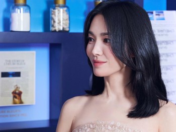 Sang aktris juga terlihat fresh dan menawan dengan gaya soft makeup dan shoulder length hair./ Foto: instagram.com/guerlain