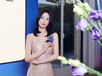 Sebagai salah satu ambassador, ia turut menghadiri acara tersebut untuk merayakan peluncuran produk Guerlain yakni L&rsquo;Heure Bleue./ Foto: instagram.com/guerlain
