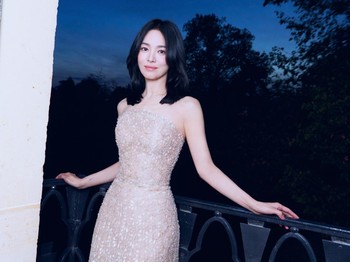 Bagaimana penampilan Song Hye Kyo kali ini menurut kamu, Beauties?/ Foto: instagram.com/guerlain