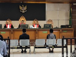 Bupati Bekasi Nonaktif Ade Kuswara Kunang Divonis 6 Tahun Bui
