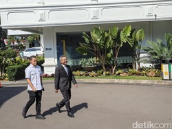 Berjas Lengkap, Suahasil Nazara Merapat ke Istana
