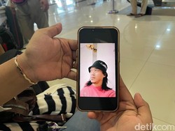 Yunita Masih Menunggu Kabar Kakaknya yang Jadi Penumpang KM Virgo