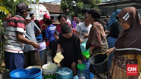 Badan Penanggulangan Bencana Daerah (BPBD) Kabupaten Tangerang, Banten mengungkapkan, sebanyak 25 kecamatan di daerahnya berstatus Awas Bencana Kekeringan akibat kemarau ekstrem. Sejumlah wilayah tersebut berpotensi mengalami hari tanpa hujan (HTH) l