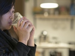 Benarkah Minum Susu pada Malam Hari Bisa Bikin Tidur Nyenyak?