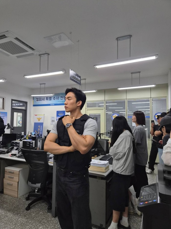 Bagi Lee Sang Yi drama 'A Bona Fide Killer' merupakan drama yang sangat menantang untuk diperankan karena kisah pengejaran tanpa henti yang memacu adrenalin sekaligus penasaran terhadap akhir pencarian Kingfisher./ Foto: instagram.com/leesangyi_