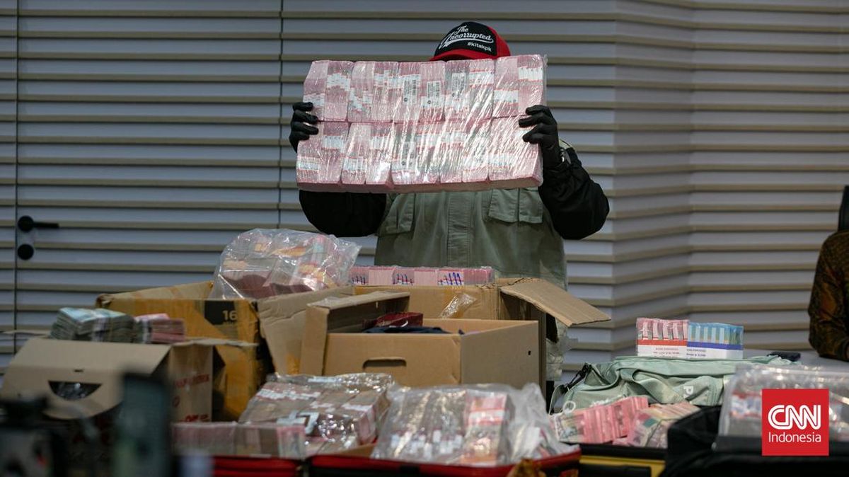 Barang Bukti OTT Dugaan Suap Kasus BPN-Summarecon: Uang Rp106 M