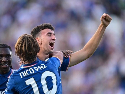 Soccer Football - Serie A - Como v Parma - Stadio Giuseppe Sinigaglia, Como, Italy - September 14, 2026 Como's Jacobo Ramon celebrates scoring their first goal with Nico Paz and Moise Kean REUTERS/Daniele Mascolo