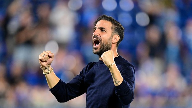Soccer Football - Serie A - Como v Parma - Stadio Giuseppe Sinigaglia, Como, Italy - September 14, 2026 Como coach Cesc Fabregas celebrates after the match REUTERS/Daniele Mascolo