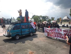 Pedagang dan Mahasiswa Jember Demo Soroti Penataan Pasar
