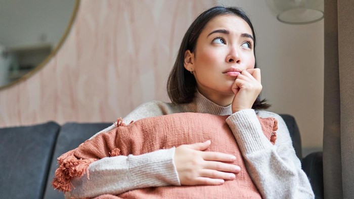 6 Zodiak yang Paling Sering Terjebak Overthinking