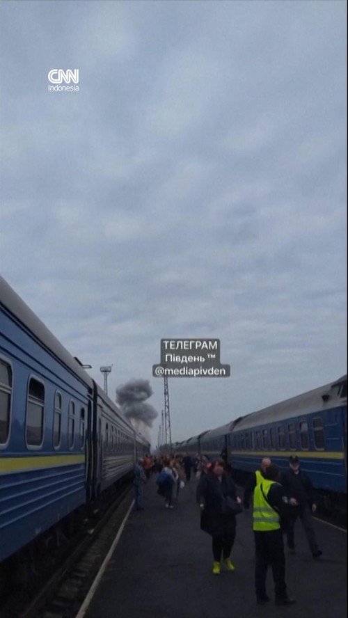 Detik-detik Drone Rusia Hantam Kereta Penumpang di Ukraina