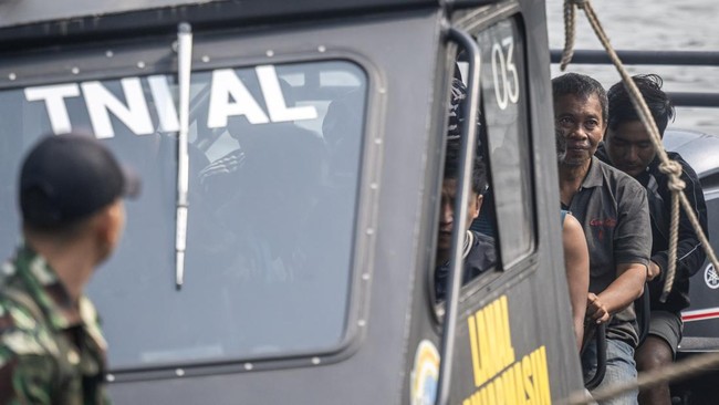Evakuasi Puluhan Korban KMP Virgo Transport 8 Terus Berlangsung
