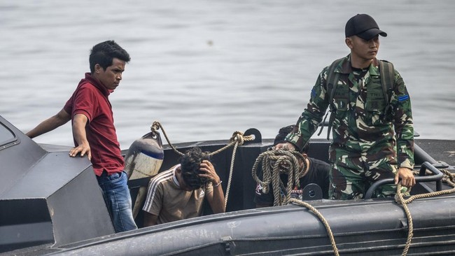 Evakuasi Puluhan Korban KMP Virgo Transport 8 Terus Berlangsung