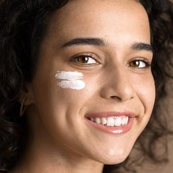 Ini Perbedaan Tone Up Sunscreen dengan Sunscreen Biasa