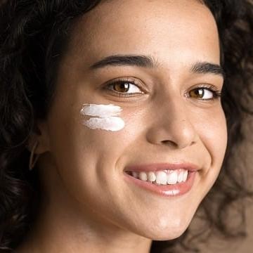 Ini Perbedaan Tone Up Sunscreen dengan Sunscreen Biasa
