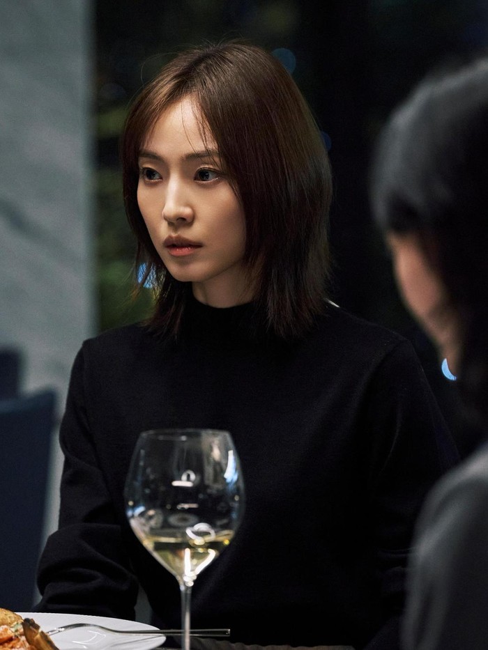 Jeon So Nee sebagai Jo Eun Su di As You Stood By