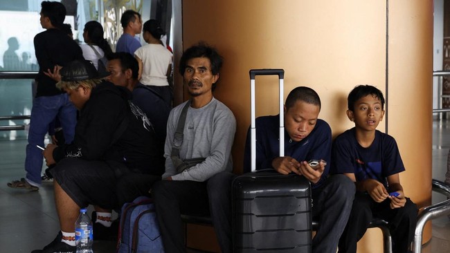 Kabut Asap Karhutla Ganggu Penerbangan di Bandara Supadio