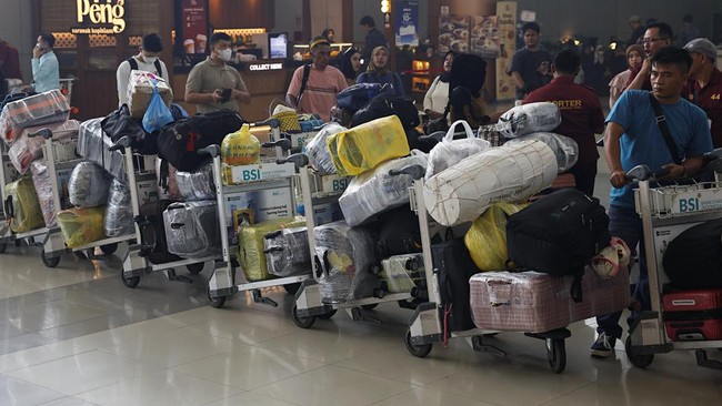 Kabut Asap Karhutla Ganggu Penerbangan di Bandara Supadio