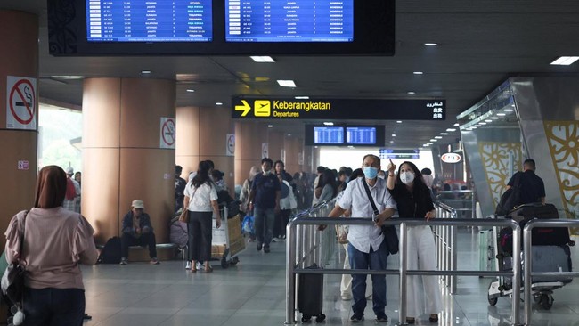 Kabut Asap Karhutla Ganggu Penerbangan di Bandara Supadio