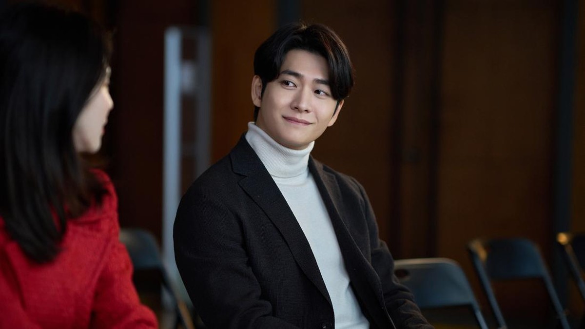 Potret Kang Tae Oh yang Jadi Cameo di Film The Intern Bareng Han So Hee