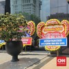 Lobby Kementerian Keuangan pada Selasa (15/9) ini terlihat berbunga. Sejumlah karangan bunga berderet menyambut Menteri Keuangan yang baru, Suahasil Nazara.