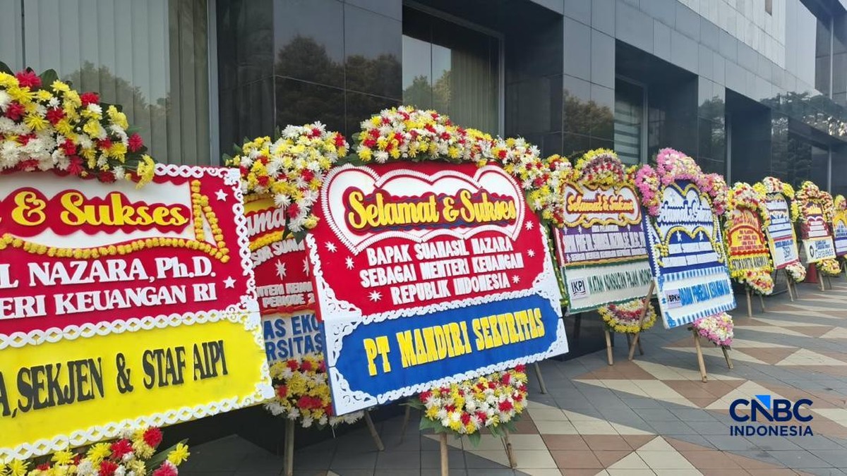 Suahasil Resmi Jadi Menkeu, Karangan Bunga Membanjiri Kantor Kemenkeu