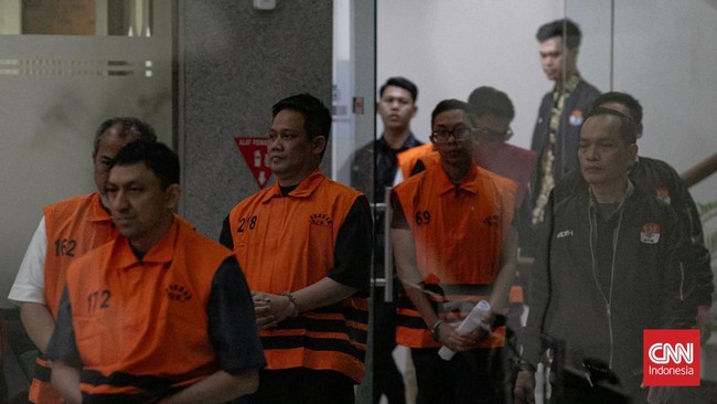 Komisi Pemberantasan Korupsi (KPK) menetapkan delapan orang tersangka terkait kasus dugaan korupsi yang dibongkar melalui Operasi Tangkap Tangan (OTT) di lingkungan Kementerian Agraria dan Tata Ruang/Badan Pertanahan Nasional (ATR/BPN). CNNIndonesia/