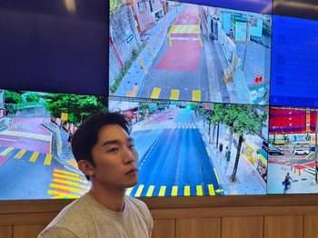 Lee Sang Yi mengaku bahwa dirinya telah membaca habis komik 'A Bona Fide Killer' karya Yoon yang dipublikasikan pertama kali pada 2020 lalu demi menghidupkan dan memahami karakter Lee Dong Jin secara totalitas./ Foto: instagram.com/leesangyi_