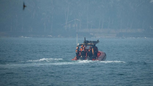 Operasi SAR pencarian lima jurnalis dan 3 awak kapal yang hilang di sekitar Gunung Anak Krakatau, Selat Sunda, resmi dihentikan hari ini, Kamis (17/9), setelah 10 hari masa pencarian. 