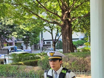 Sang aktor meninggalkan kesan mendalam bagi penonton saat memerankan karakter bernama Lee Dong Jin yang merupakan seorang detektif berpangkat Letnan dari Unit Kejahatan Kekerasan 2 Kantor Polisi Nambu./ Foto: instagram.com/leesangyi_