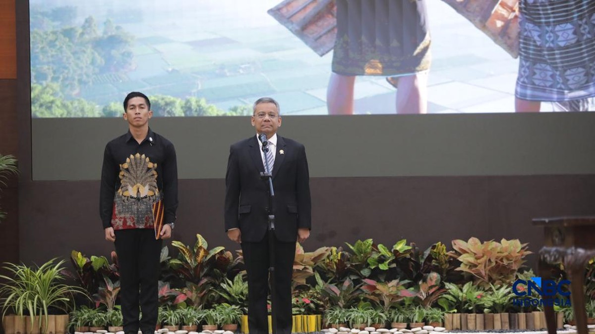 Menteri Keuangan Baru di Persimpangan Fiskal