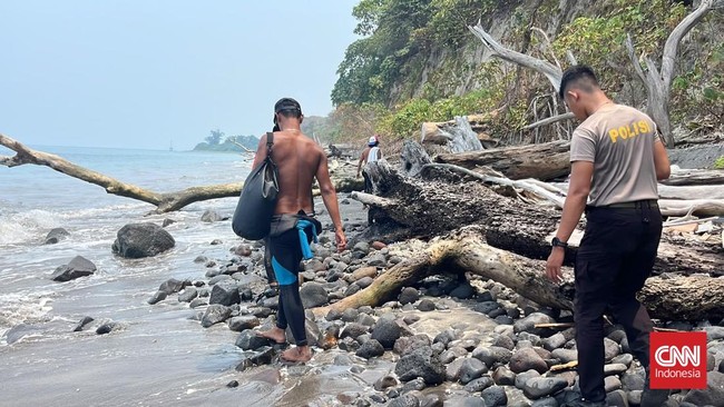 Sejumlah pulau disekitar Gunung Anak Krakatau (GAK) dilakukan penelusuran oleh Tim SAR Gabungan dengan berjalan kaki, memasuki kepulauan tersebut. Begitupun pesisir pantai mulai dari Carita hingga Anyer, ditelusuri dengan berjalan kaki. Harapannya, b