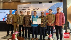 Trans Retail Indonesia meresmikan pembangkit listrik tenaga surya (PLTS) atap yang terpasang di sejumlah gerai Transmart dan Trans Studio Mall.