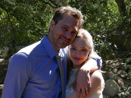 Amanda Seyfried dan Thomas Sadoski Cerai setelah 9 Tahun Menikah