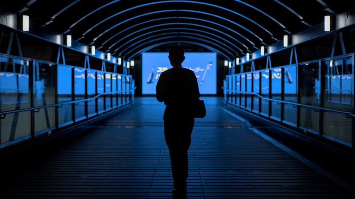 Blue Light Turunkan Angka Bunuh Diri di Jepang, Ini Penjelasan Menurut Penelitian