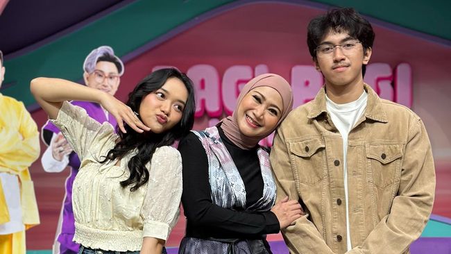 Potret 2 Anak Ira Swara yang Sudah Dewasa, Tak Gengsi Hidup Sederhana saat Ekonomi Keluarga Sulit