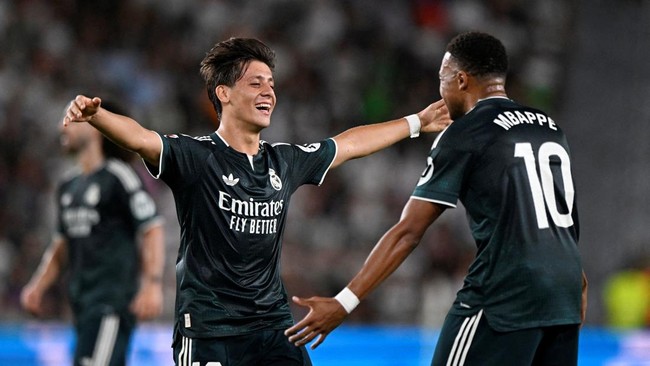 Soccer Football - LaLiga - Elche v Real Madrid - Estadio Manuel Martinez Valero, Elche, Spain - September 15, 2026 Real Madrid's Arda Guler celebrates scoring their first goal with Kylian Mbappe REUTERS/Pablo Morano