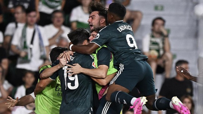 Soccer Football - LaLiga - Elche v Real Madrid - Estadio Manuel Martinez Valero, Elche, Spain - September 15, 2026 Real Madrid's Carlos Espi celebrates scoring their third goal with teammates REUTERS/Pablo Morano