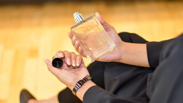5 Alasan Aroma Parfum Cepat Hilang Meski Sudah Disemprot Banyak
