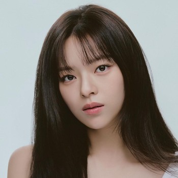 Siap Berkarier, Jeongyeon TWICE Tampil Menawan di Profil Baru VARO Entertainment