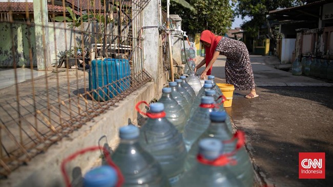 Kekeringan Melanda, Warga Mulai Andalkan Sumber Air Terbatas