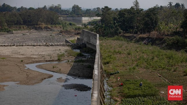 Kekeringan Melanda, Warga Mulai Andalkan Sumber Air Terbatas