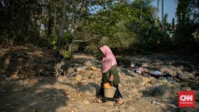 BMKG melaporkan 17 provinsi di Indonesia mengalami hari tanpa hujan ekstrem. Pengaruh El Nino memperparah kondisi kekeringan ini.