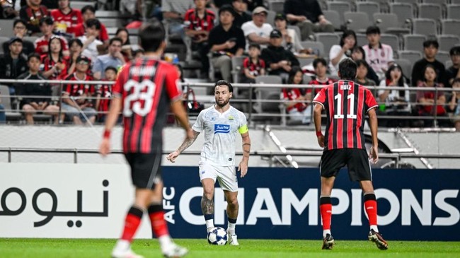 Marc Klok menyumbang satu assist untuk kemenangan Persib atas FC Seoul di Stadion Seoul World Cup dalam ajang AFC Champions League Two 2026/2027, Rabu (16/9).