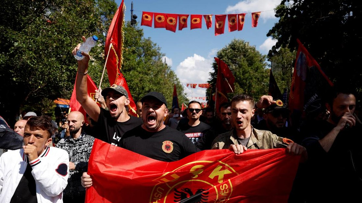 Thaci Divonis 25 Tahun atas Kejahatan Perang, Aksi Massa Ricuh di Pristina