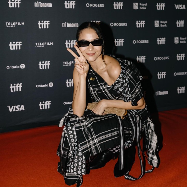 <p>Putri menghadiri Toronto International Film Festival dengan penampilan yang mencuri perhatian. Momen tersebut dibagikannya melalui beberapa foto yang diunggah di akun Instagram pribadinya.&nbsp;(Foto: Instagram @putrimarino)</p>