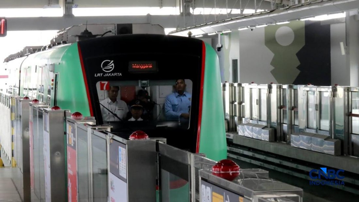LRT Kelapa Gading-Manggarai Beroperasi-Tarif Rp8, Kelompok Ini Gratis
