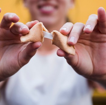 Sejarah Fortune Cookie, Kue dari Jepang hingga Jadi Kue Keberuntungan yang Mendunia