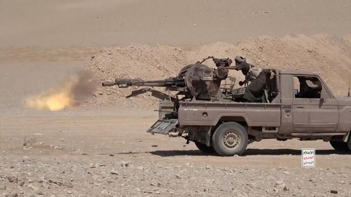 Perang Saudara Pecah, Houthi Tembak Rudal ke Istana Presiden Yaman