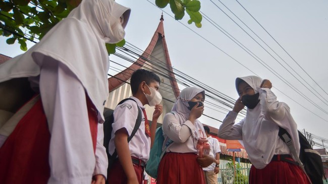 Siswa Dipulangkan Karena Kualitas Udara Memburuk di Padang